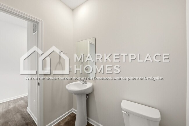 Building Photo - 6300 Trailview Dr