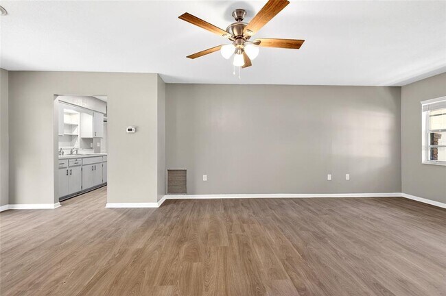 Building Photo - 3423 SW 27th St