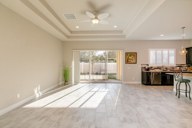 Building Photo - Luxury Living At An Affordable Price