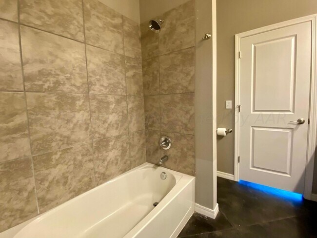 Building Photo - 9608 Sydney Dr