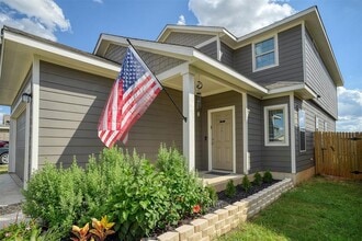 Building Photo - 205 Driftwood Ln