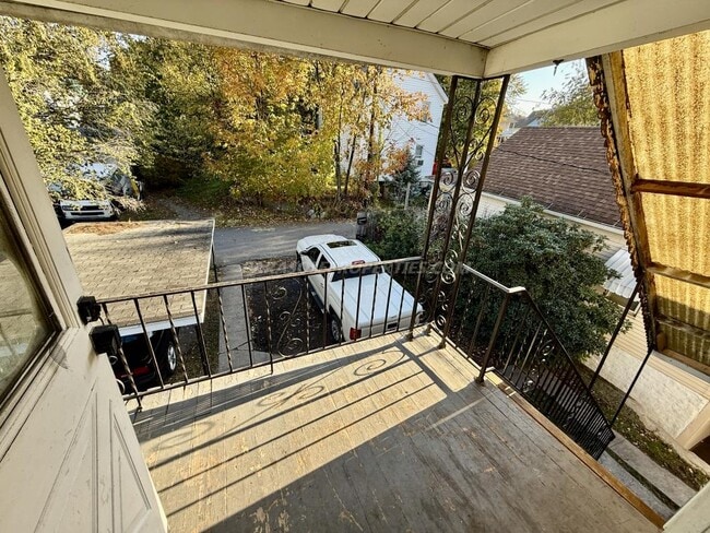 Building Photo - 333 E Locust St