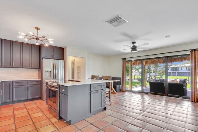 Building Photo - 8336 SE Palm St