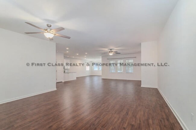 Building Photo - 46 S Great White Way