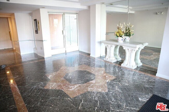 Building Photo - 4830 Elmwood Ave