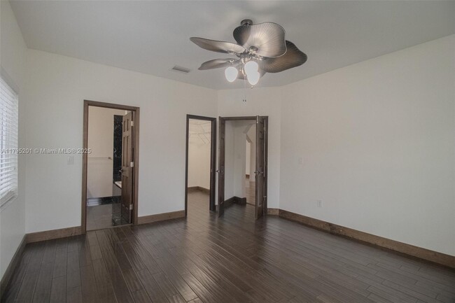 Building Photo - 3722 Royal Palm Ave