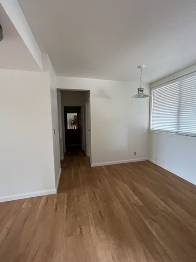 Building Photo - Quiet Spacious Unit $2,800 2/2/1 available...