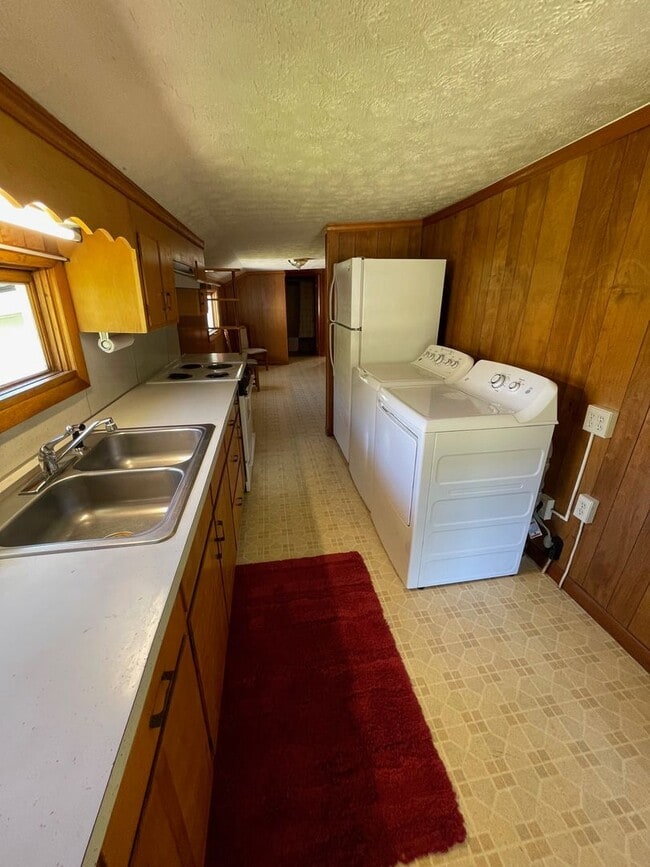 Building Photo - 2 Bedroom / 1 Bath  Kingsport, TN
