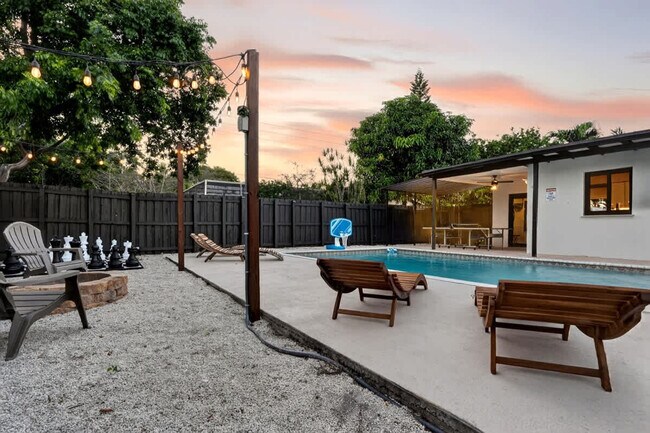 Building Photo - 6450 Perry St