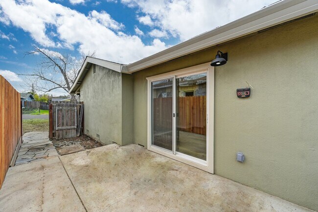 Building Photo - 5691 Cutler Ct