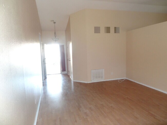 Building Photo - Beautifully Remodeled 3-Bedroom Home with ...
