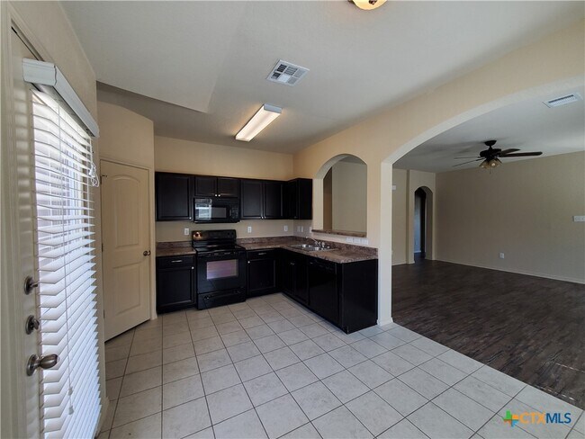 Building Photo - 1536 Gateshead Dr