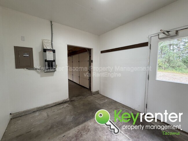Building Photo - 629 Sandra Lee Ct SE