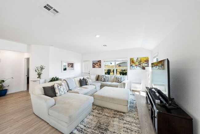 Building Photo - Primary Closet Made for Kings & Queens - UP TO 1 MONTH FREE RENT AVAILABLE!