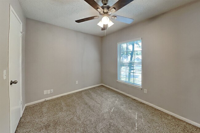 Building Photo - 9322 Wandsworth Dr