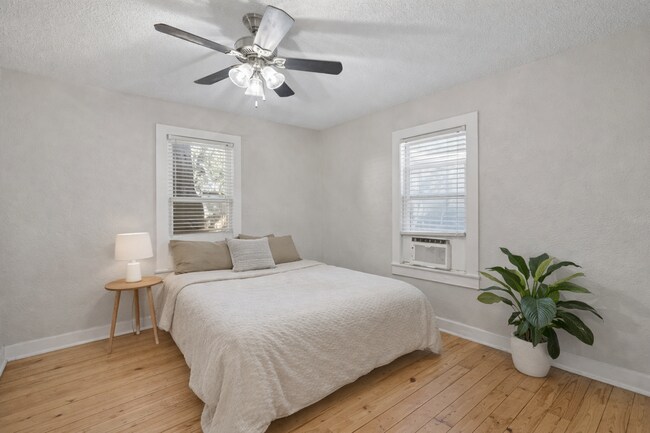 Building Photo - Cherrywood Duplex 7 Bedroom 4 Full Baths