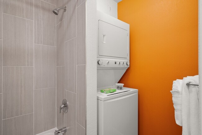 Building Photo - Charming 2BR Home with Private Backyard - ...