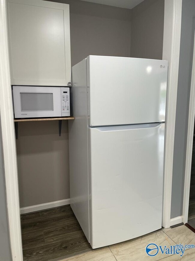 Building Photo - 2108 Pulaski Pike NW