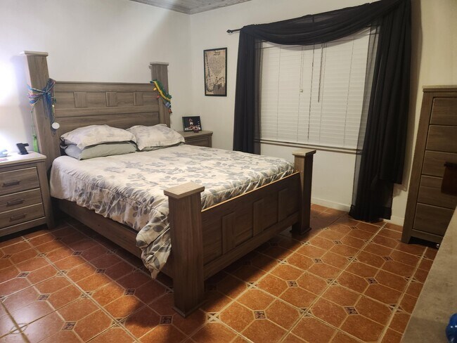 Building Photo - 1219 N M St