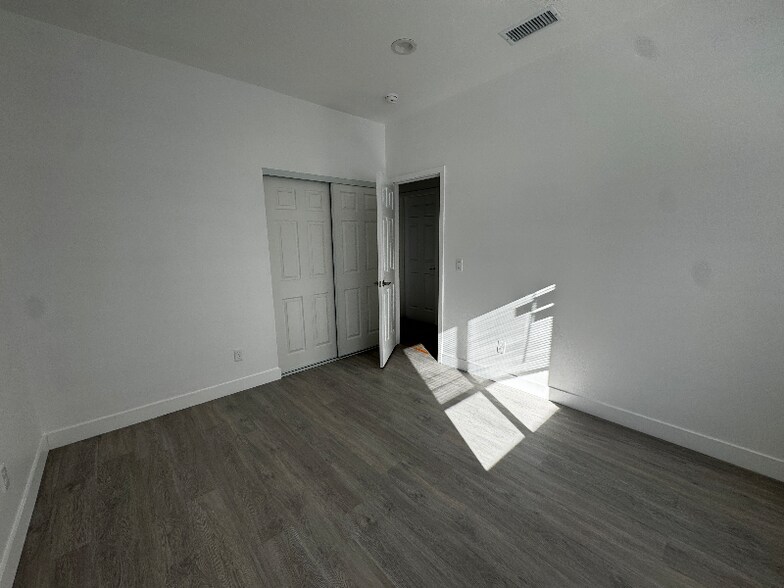 Building Photo - 1319 N Stoddard Ave