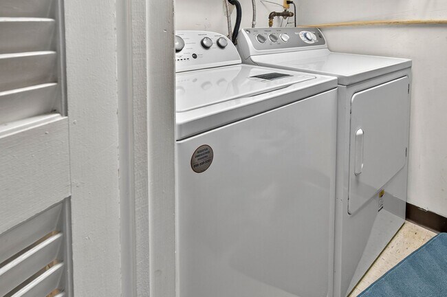 Building Photo - 14 Carol Ct