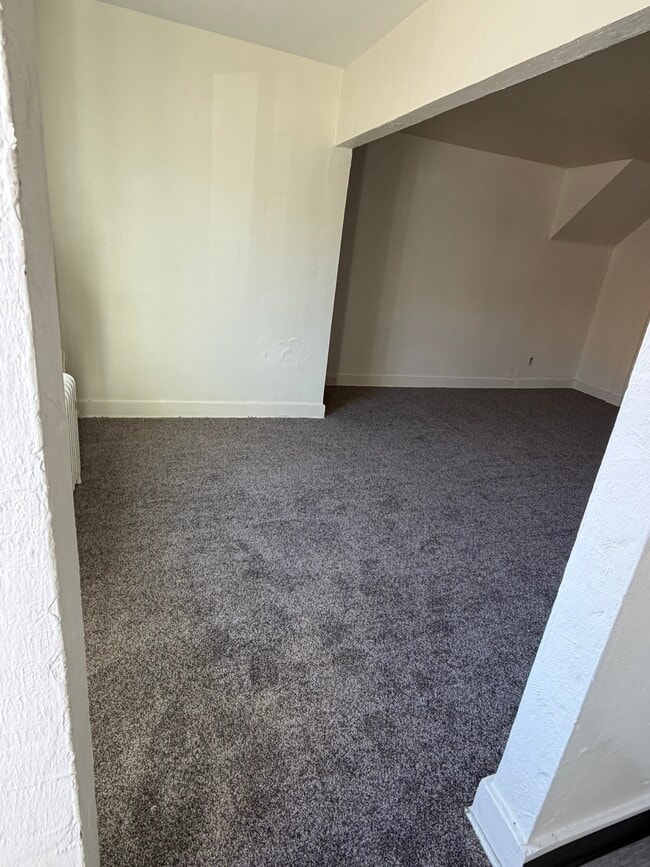 Building Photo - 3819-3819 Brighton Rd