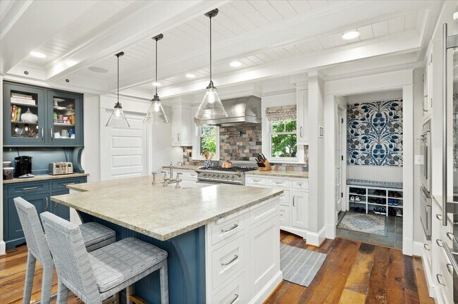 Building Photo - Exceptional Living in the Heart of Arlington, VA