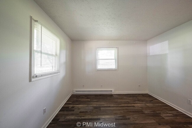 Building Photo - Charming 2-Bedroom Retreat at 570 W U.S. 52, Fountaintown – Cozy Comfort Awaits in 844 Sq Ft!