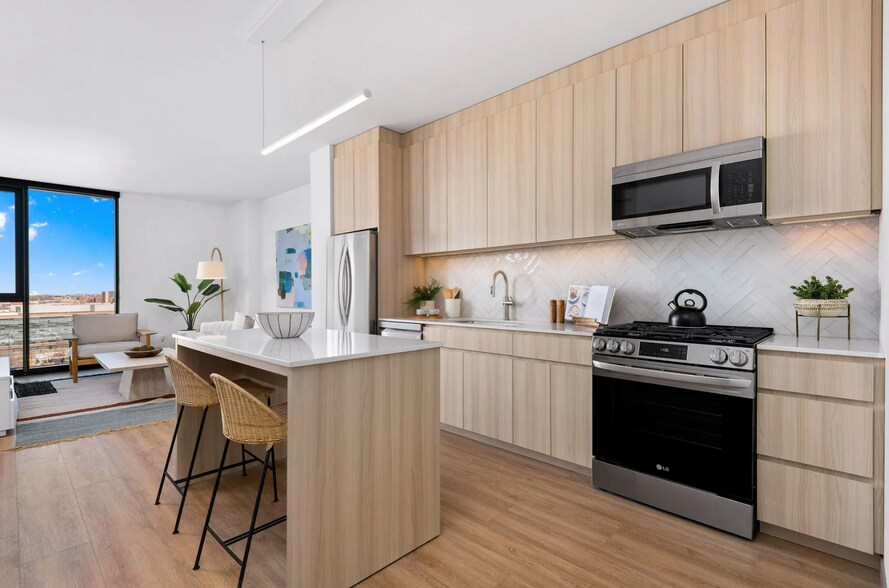 Building Photo - 710 S Seeley St