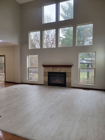 Building Photo - 8162 Chateau Ln