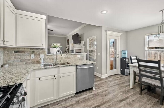 Building Photo - Available June 1st! 3-Bedroom, 2-Bathroom ...