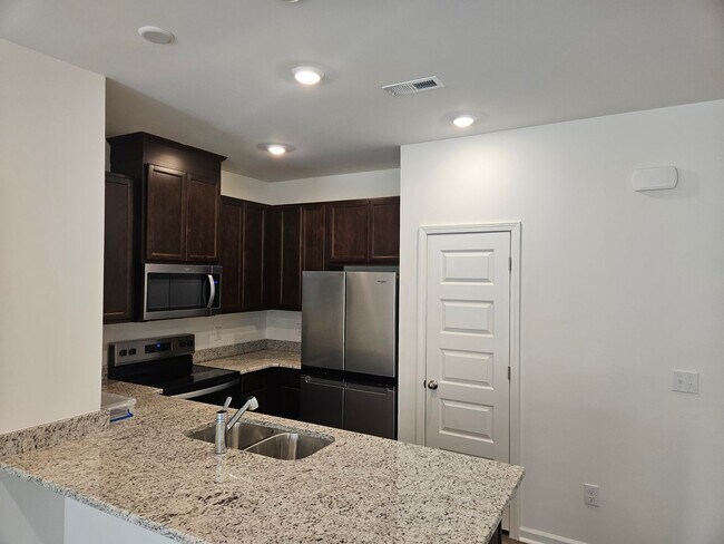 Building Photo - New Construction! Stunning 3Br 2.5Ba in Ri...