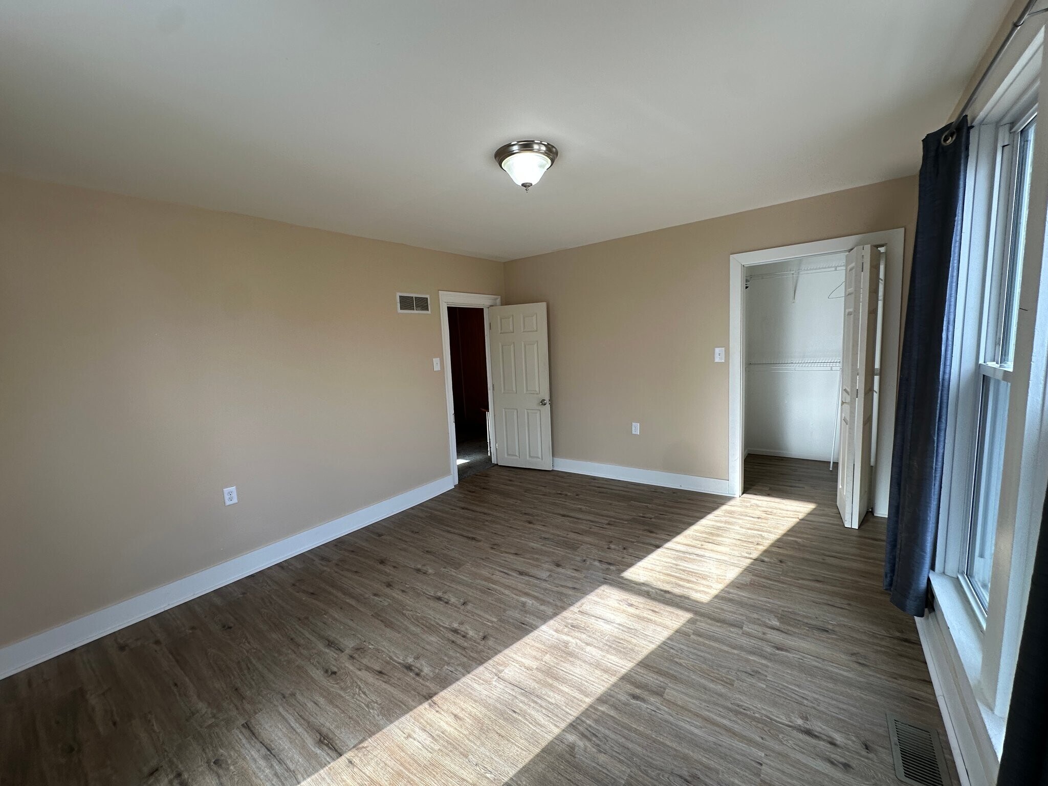 Building Photo - 711 Napoleon St