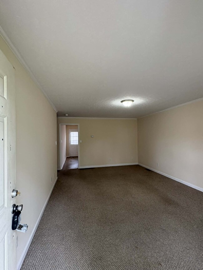 Building Photo - 2119 Rock Creek Dr