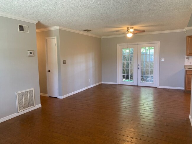 Building Photo - MOVE IN SPECIAL! Charming 3/1.5 St. Cloud Home w/ Partially Fenced Yard & Bonus Room