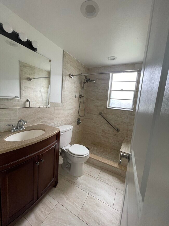 Building Photo - 172 Salisbury I