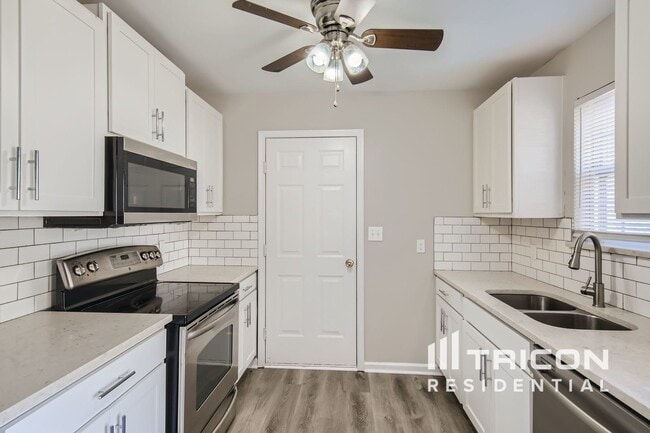 Building Photo - 9022 Jaldena Dr