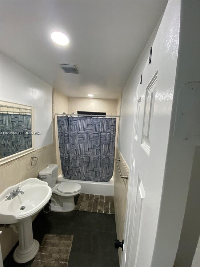 Building Photo - 8531 SW 16th Terrace