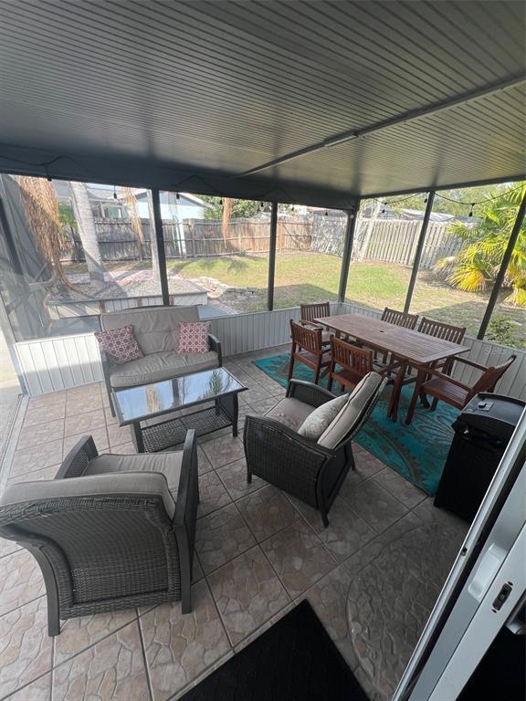 Building Photo - 552 Hammock Dr