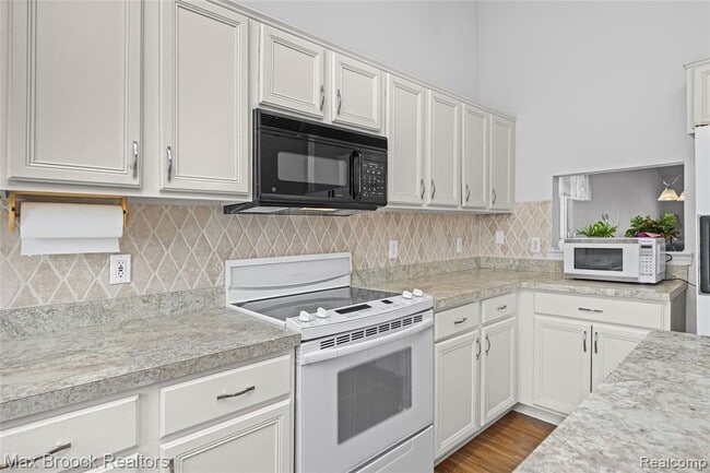 Building Photo - 35263 Kings Forest Blvd