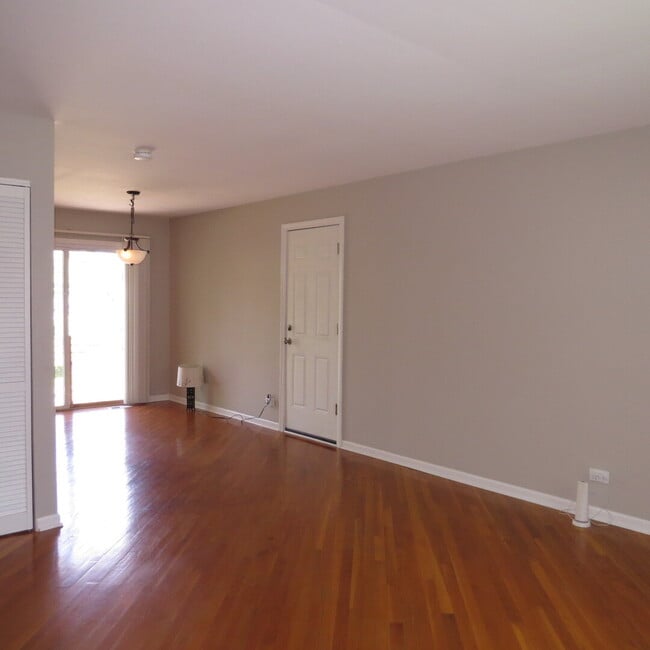 Building Photo - 252 Marilyn Ave