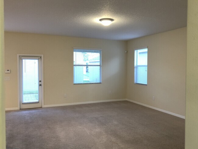 Building Photo - Beautiful Renovated 3/2.5 Located In Independence