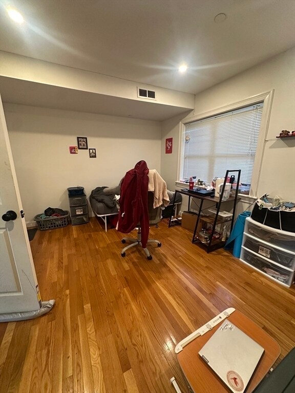 Building Photo - 59 Circuit St