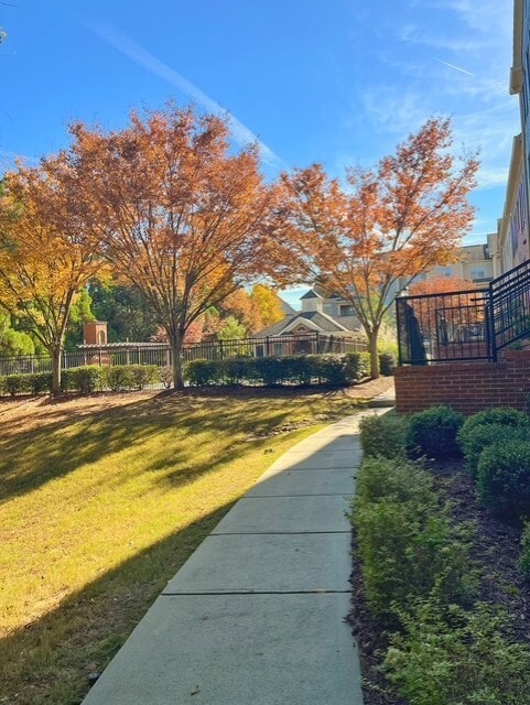 Building Photo - 6453 Chariot St