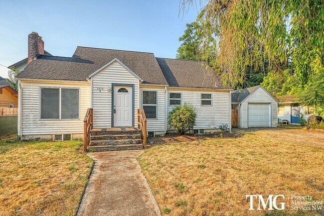 Building Photo - Adorable 3BD Home with Tons of Vintage Charm!