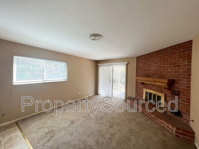 Building Photo - 320 E Granada Way