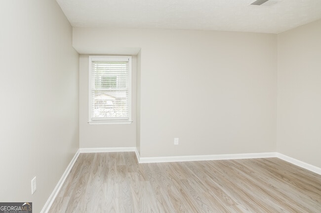 Building Photo - 120 Hearth Way