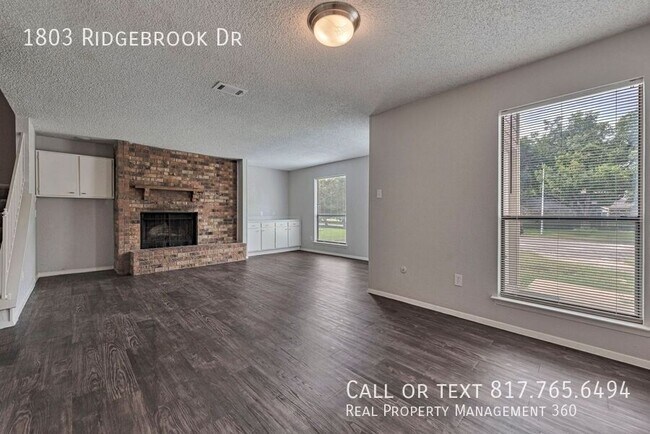 Building Photo - 1803 Ridgebrook Dr