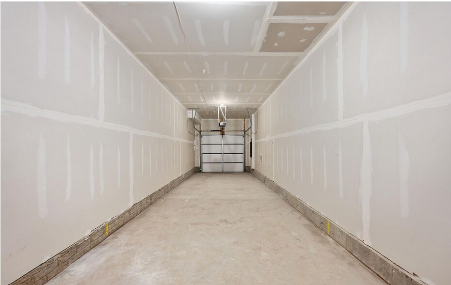 Building Photo - 4768 Sully Point Ln