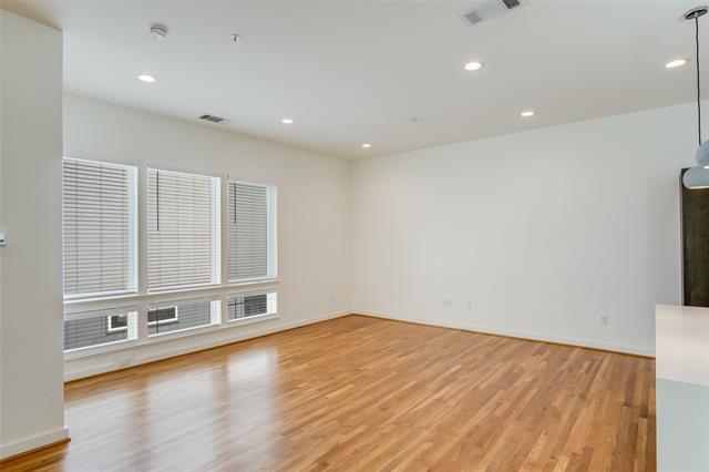 Building Photo - 1505 S Akard St